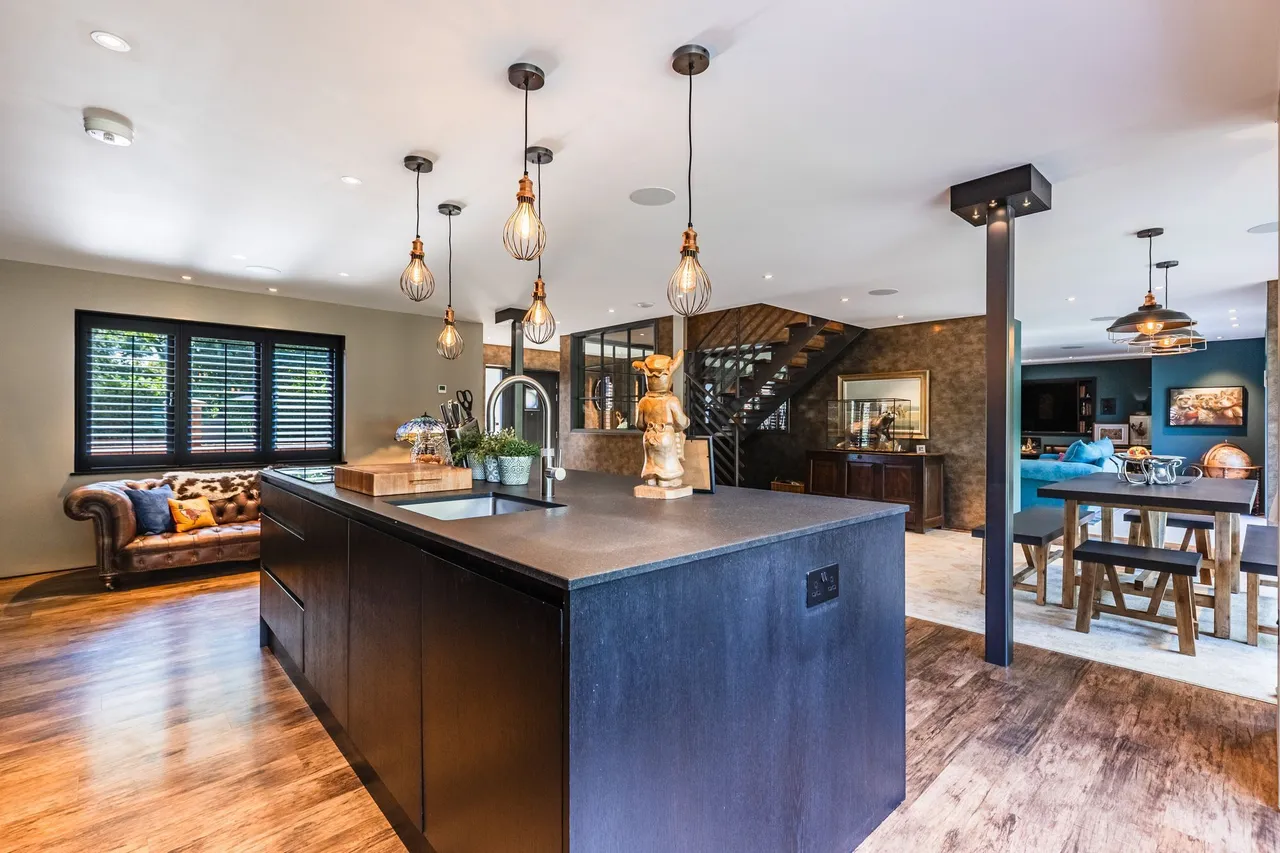 Exceptional Riverside Home in Lower T, photo 9