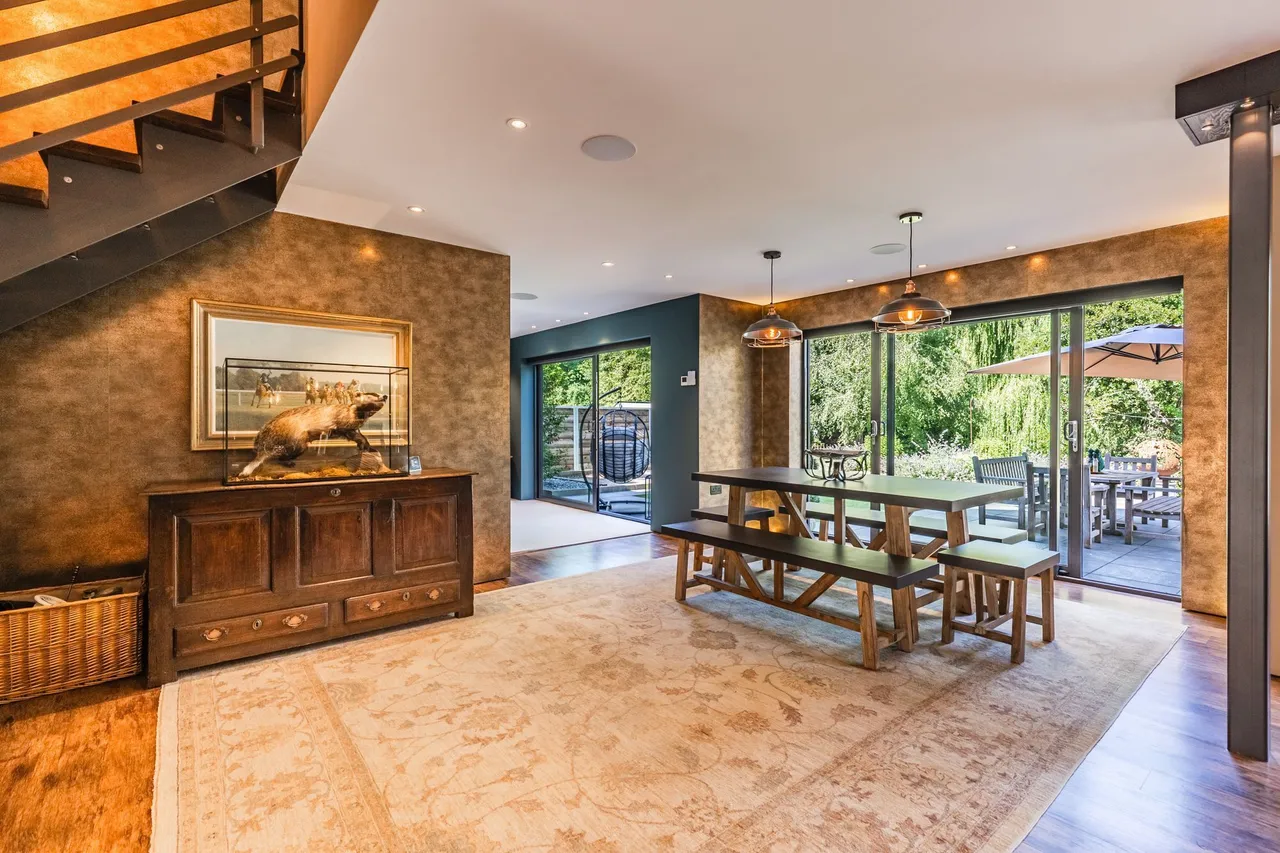 Exceptional Riverside Home in Lower T, photo 5