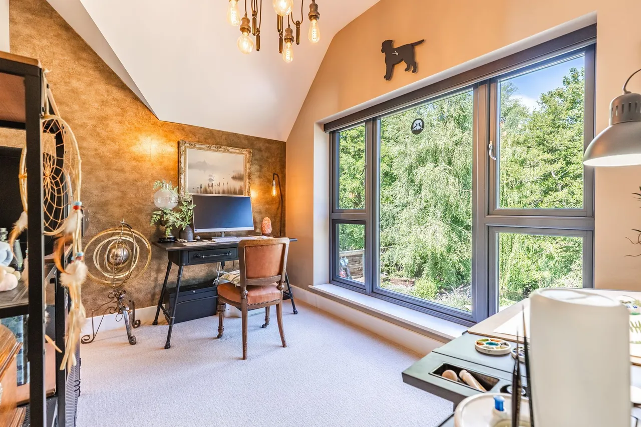 Exceptional Riverside Home in Lower T, photo 14