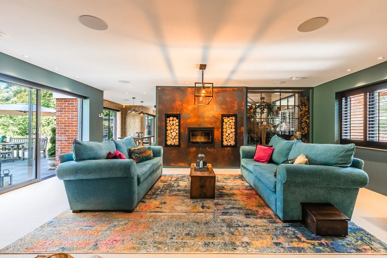 Exceptional Riverside Home in Lower T, photo 4