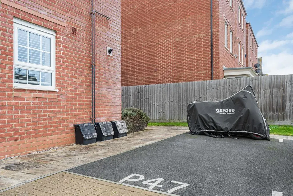 Cicero Crescent, Fairfields, Milton Keynes, Buckinghamshire, MK11 4BJ, photo 9