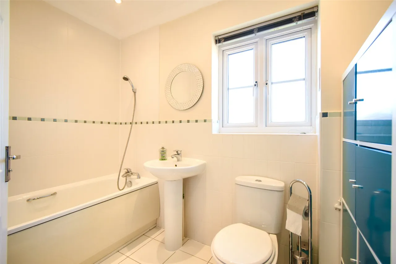 Athoke Croft, Hook, Hampshire, RG27 9UE, photo 14
