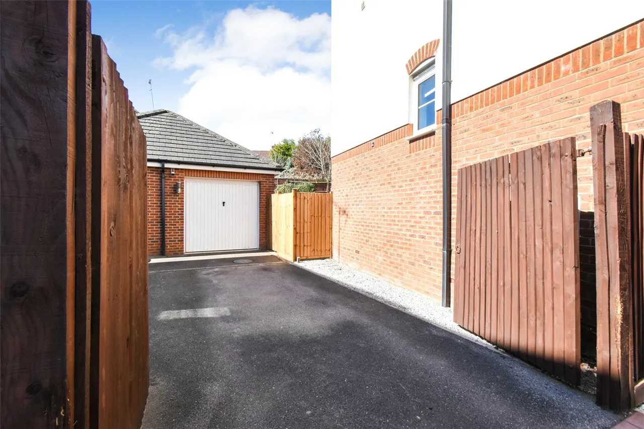 Athoke Croft, Hook, Hampshire, RG27 9UE, photo 16