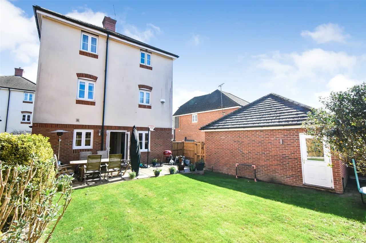 Athoke Croft, Hook, Hampshire, RG27 9UE, photo 13
