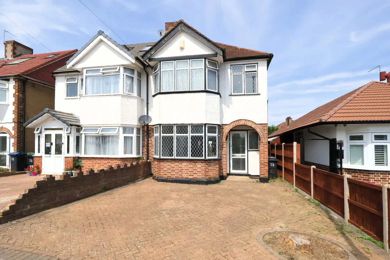 3 bed house for sale — Chaffinch Avenue, Croydon, Croydon, CR0 7SF