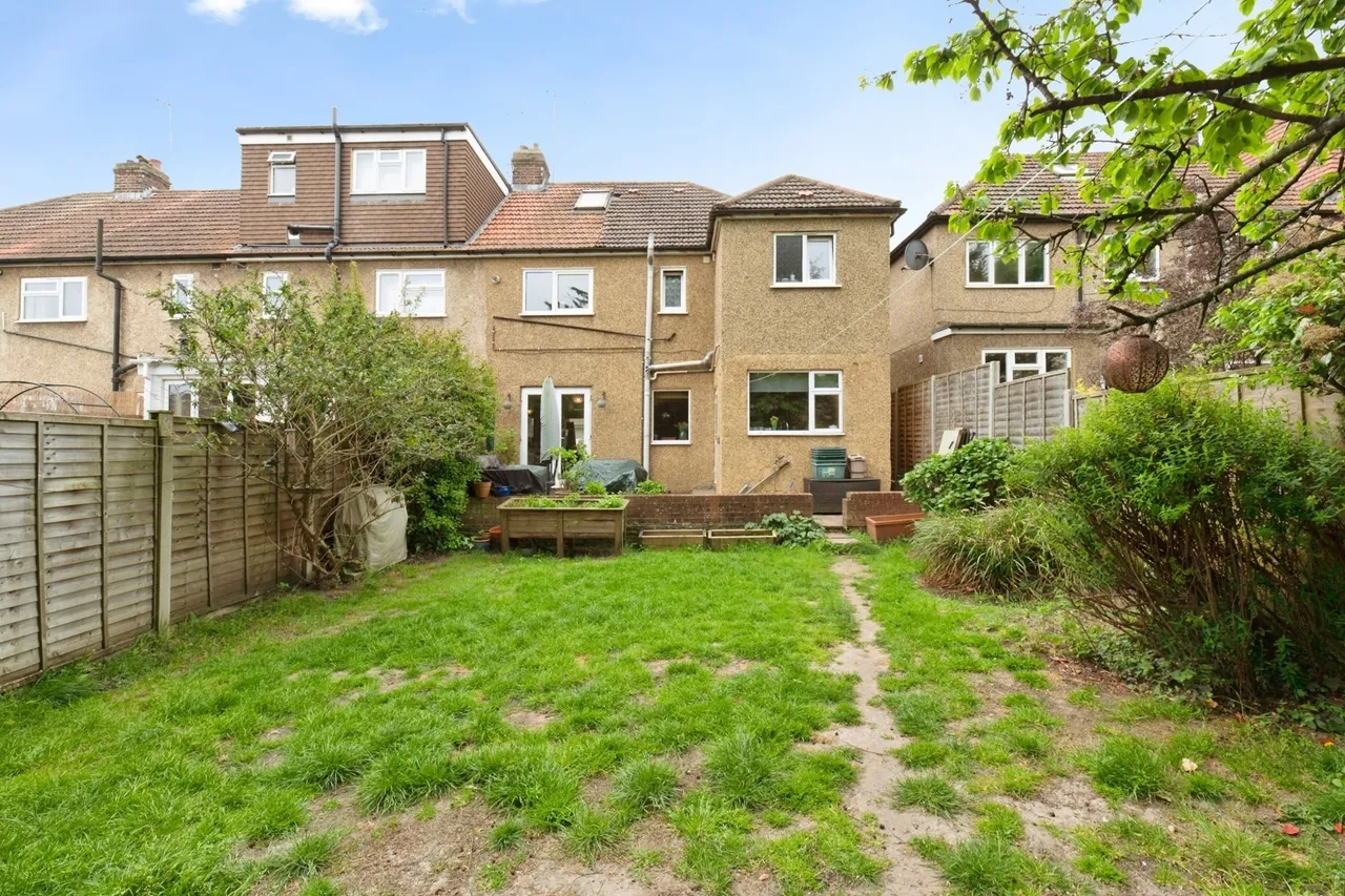 Compton Crescent, Chessington, KT9, photo 16