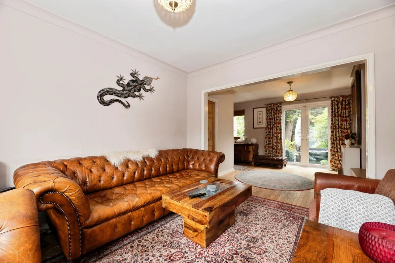 Compton Crescent, Chessington, KT9, photo 5