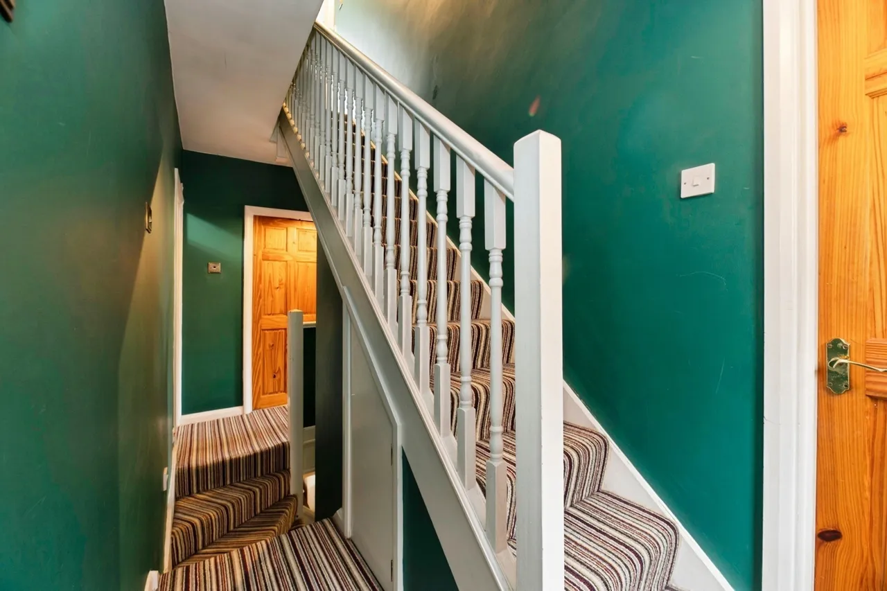 Compton Crescent, Chessington, KT9, photo 9
