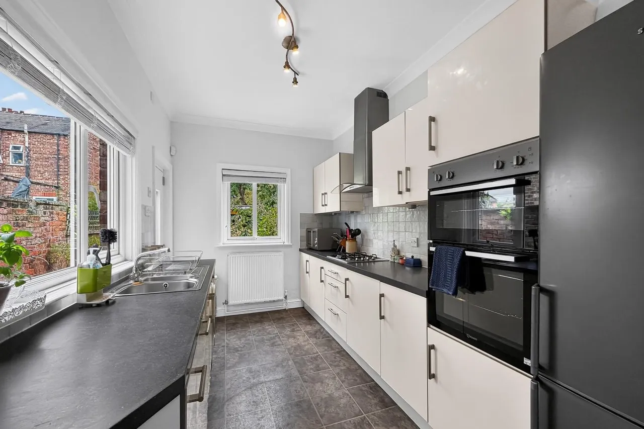 Grosvenor Road, Altrincham, Cheshire WA14 1LE, photo 4