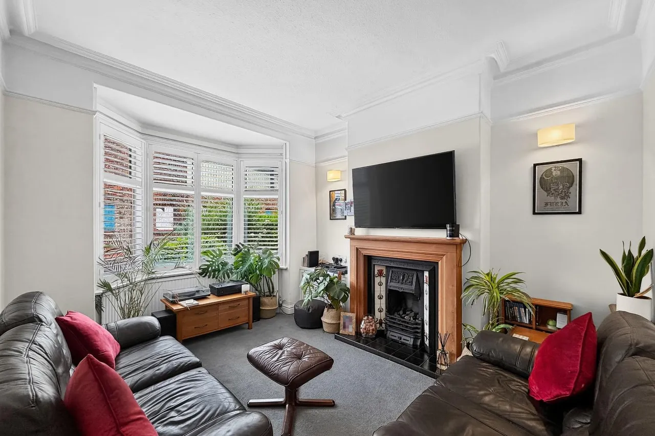 Grosvenor Road, Altrincham, Cheshire WA14 1LE, photo 2