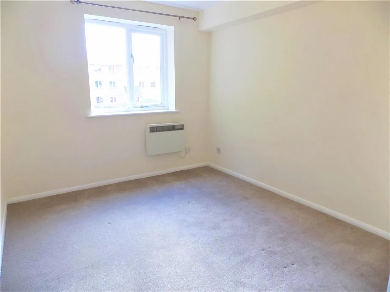 Ascot Court, Aldershot, GU11, photo 9