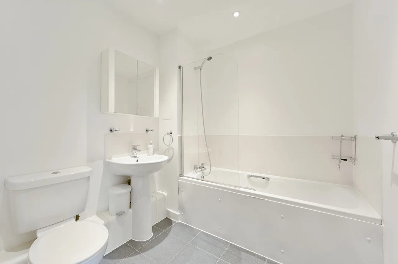 Apartment 402, Firestone House, Clayponds Lane, Brentford, photo 7