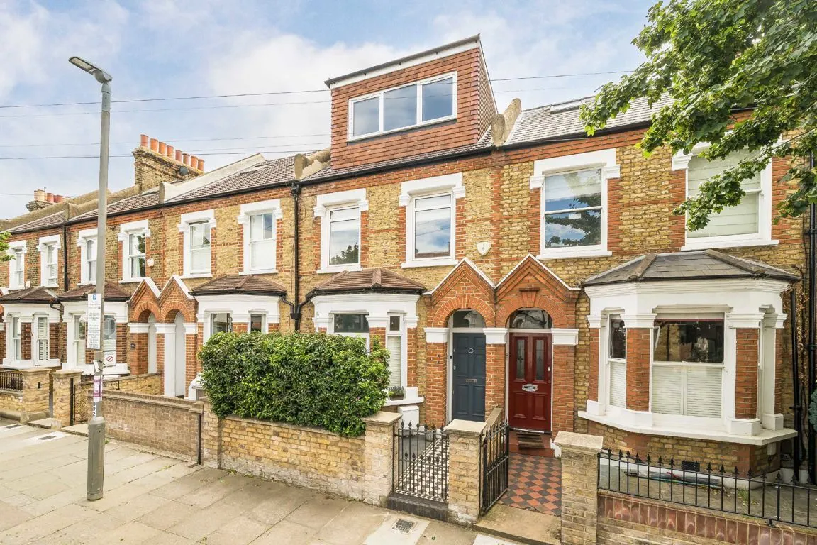 4 bed property for sale, Franche Court Road, SW17