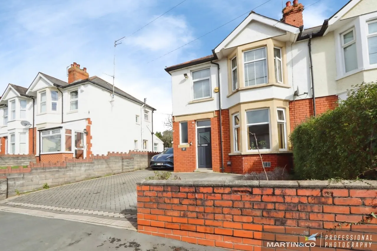 Tyr-Y-Sarn Road, Rumney, photo 2