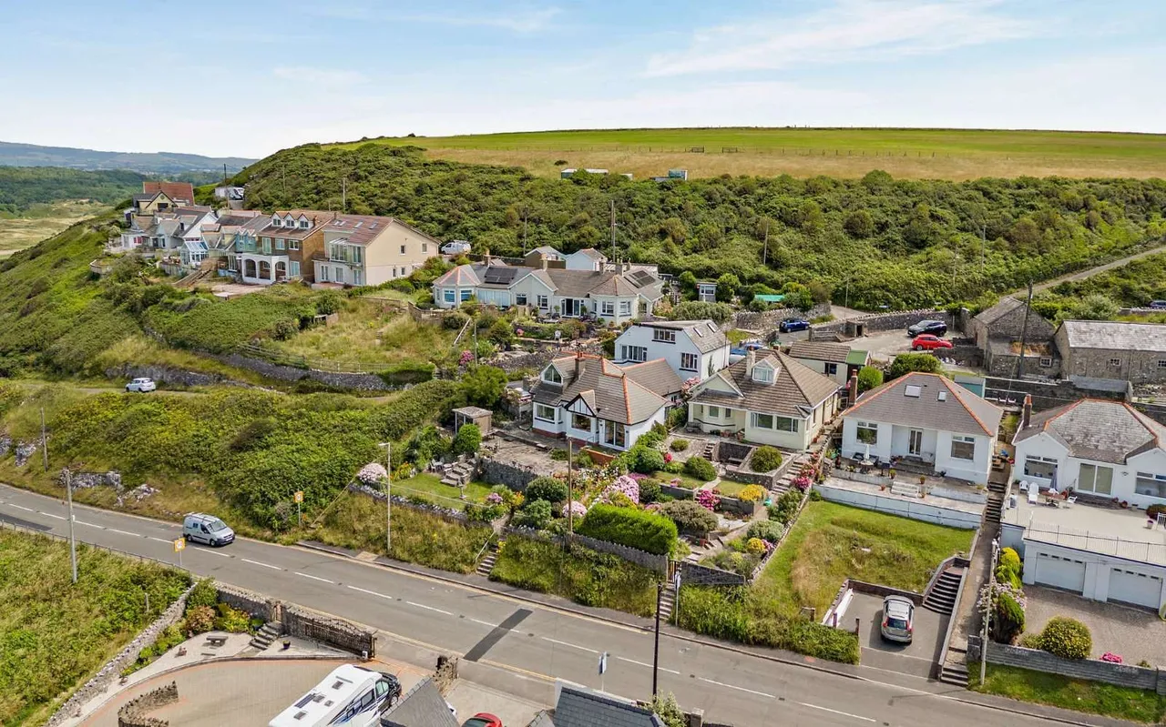 4 bed house for sale — Main Road, Ogmore-by-Sea, Bridgend, Vale of Glamorgan, CF32 0PD