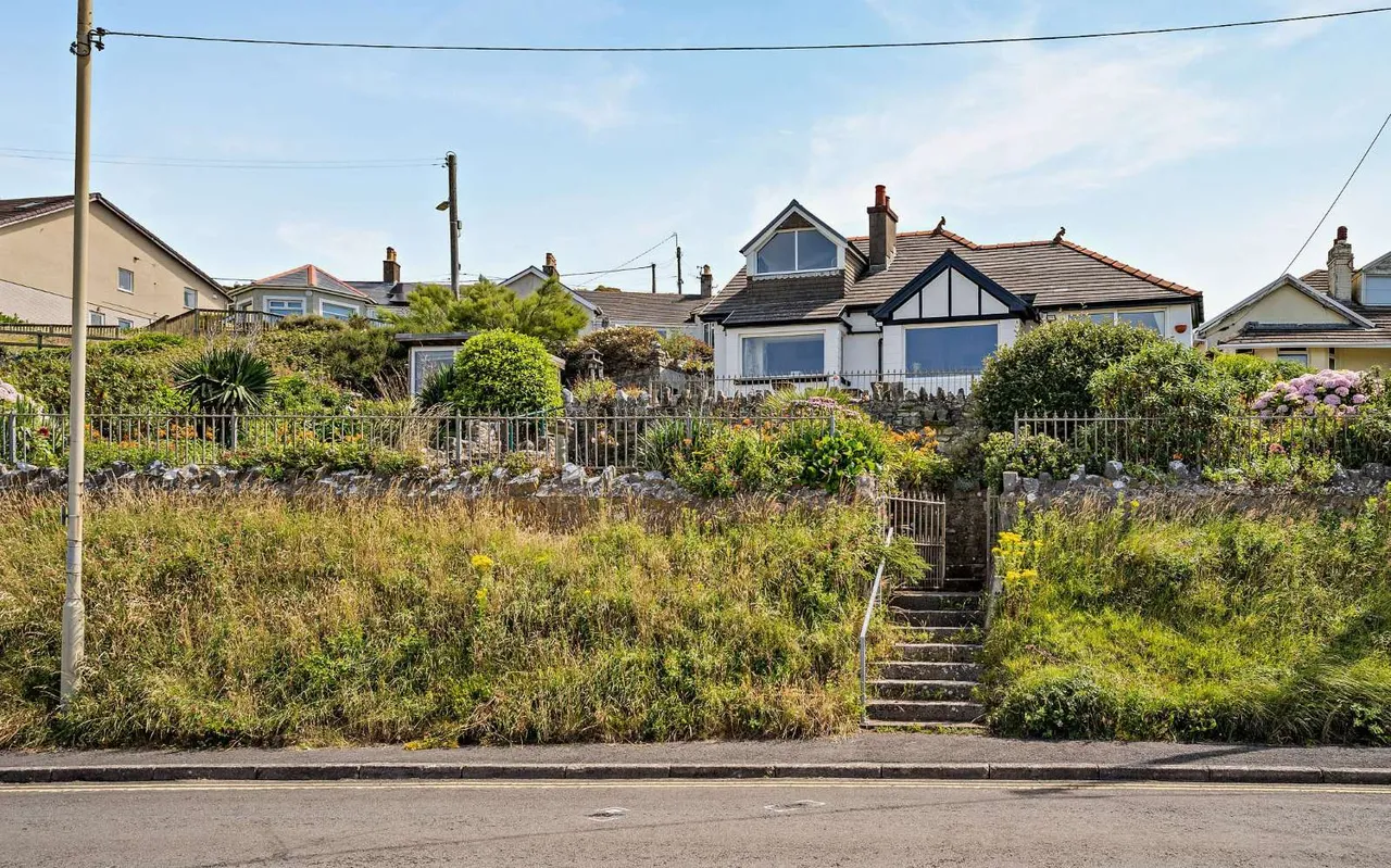 Main Road, Ogmore-by-Sea, Bridgend, Vale of Glamorgan, CF32 0PD, photo 6