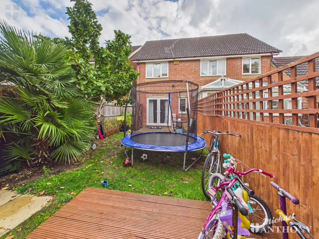 Rivets Close, Aylesbury, HP21, photo 8