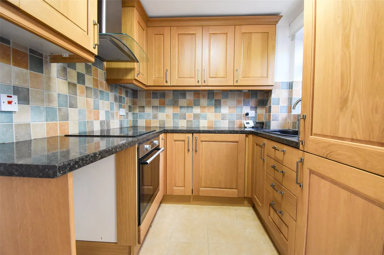 Penfold Croft, Farnham, Surrey, GU9 9JD, photo 8