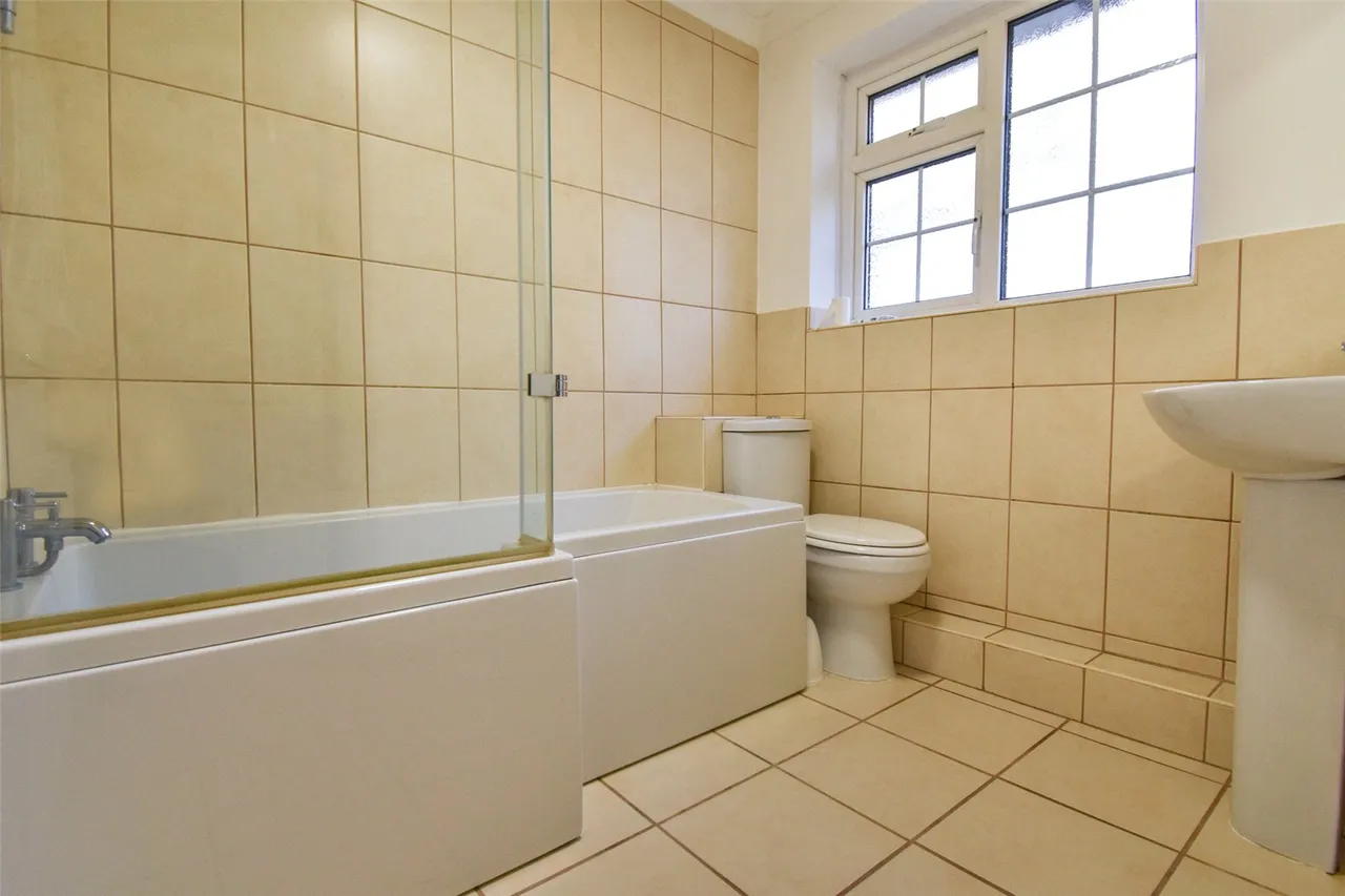 Penfold Croft, Farnham, Surrey, GU9 9JD, photo 11