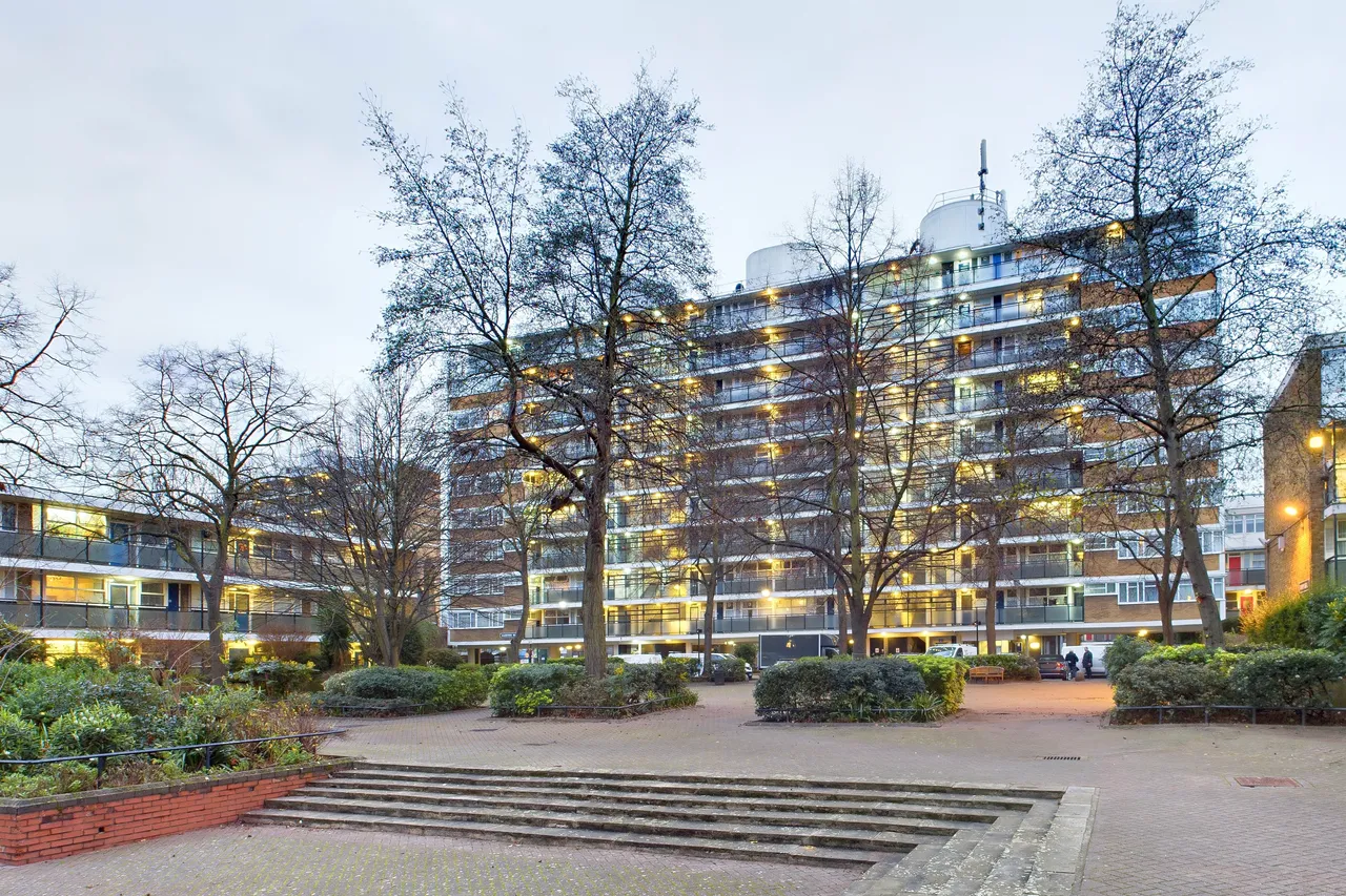 Churchill Gardens, London, SW1V, photo 8