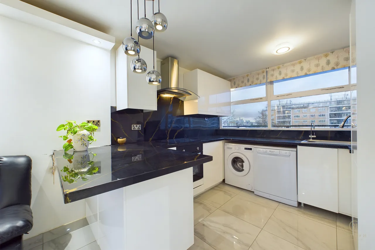 2 bed property for sale, Churchill Gardens, London, SW1V