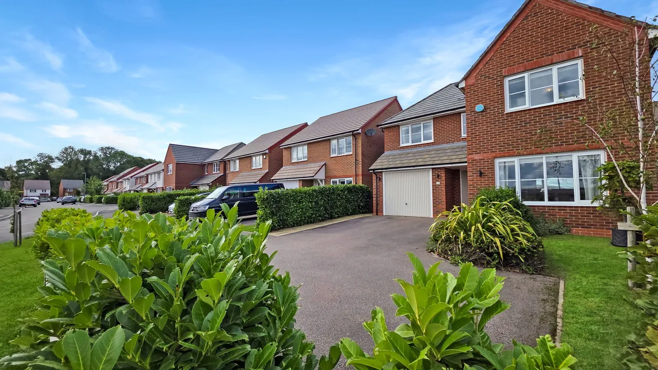 4 bed house for sale, Garrett Meadow, Tyldesley, M29