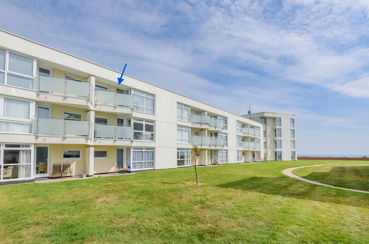2 bed property for sale, Shore Road, East Wittering, PO20