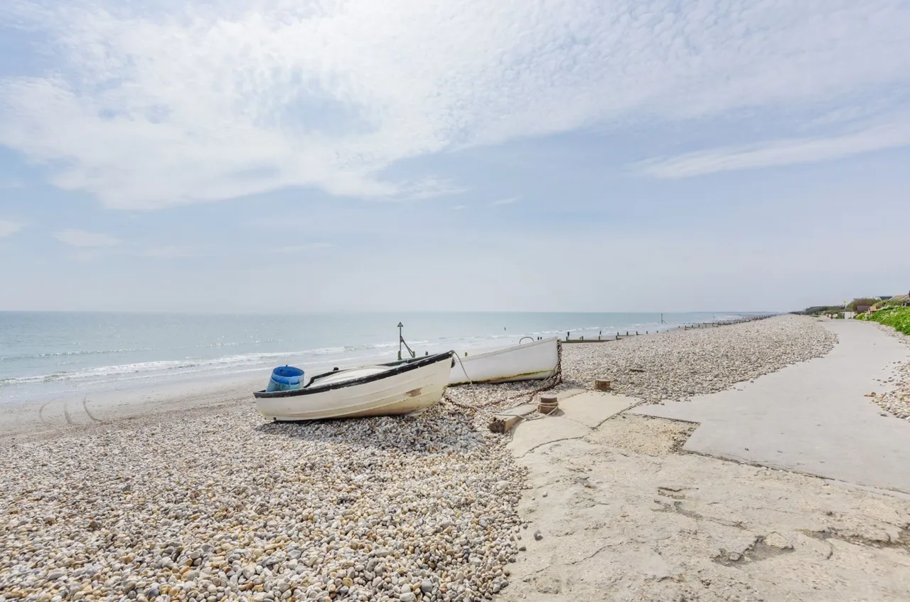Shore Road, East Wittering, PO20, photo 4