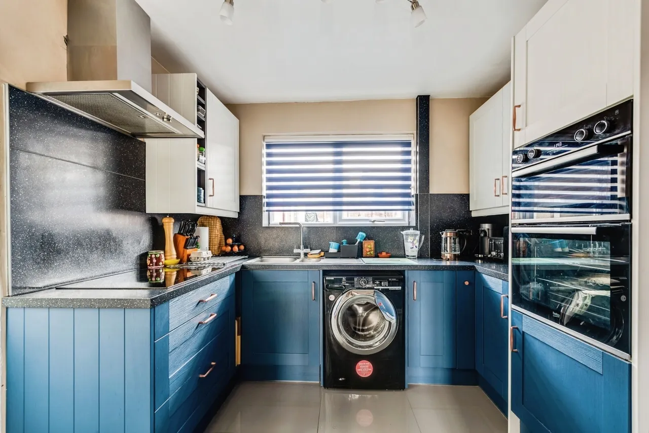 Elborough Road, Swindon, Wiltshire, SN2, photo 2