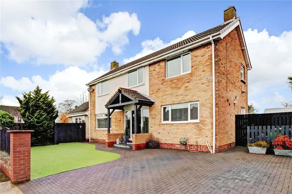 4 bed house for sale — Warwick Drive, Houghton Le Spring, Tyne and Wear, DH5