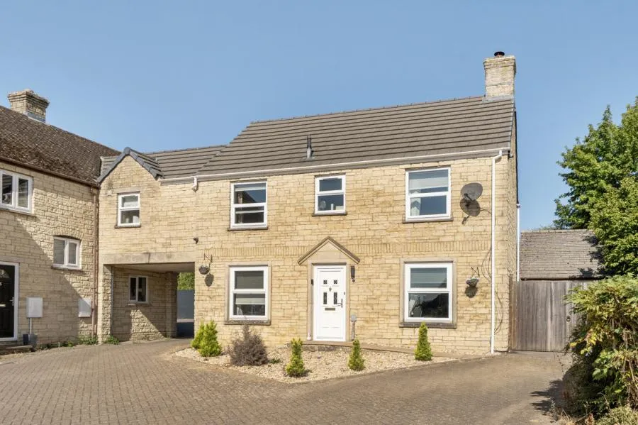 4 bed house for sale, Ralegh Crescent, Witney, OX28