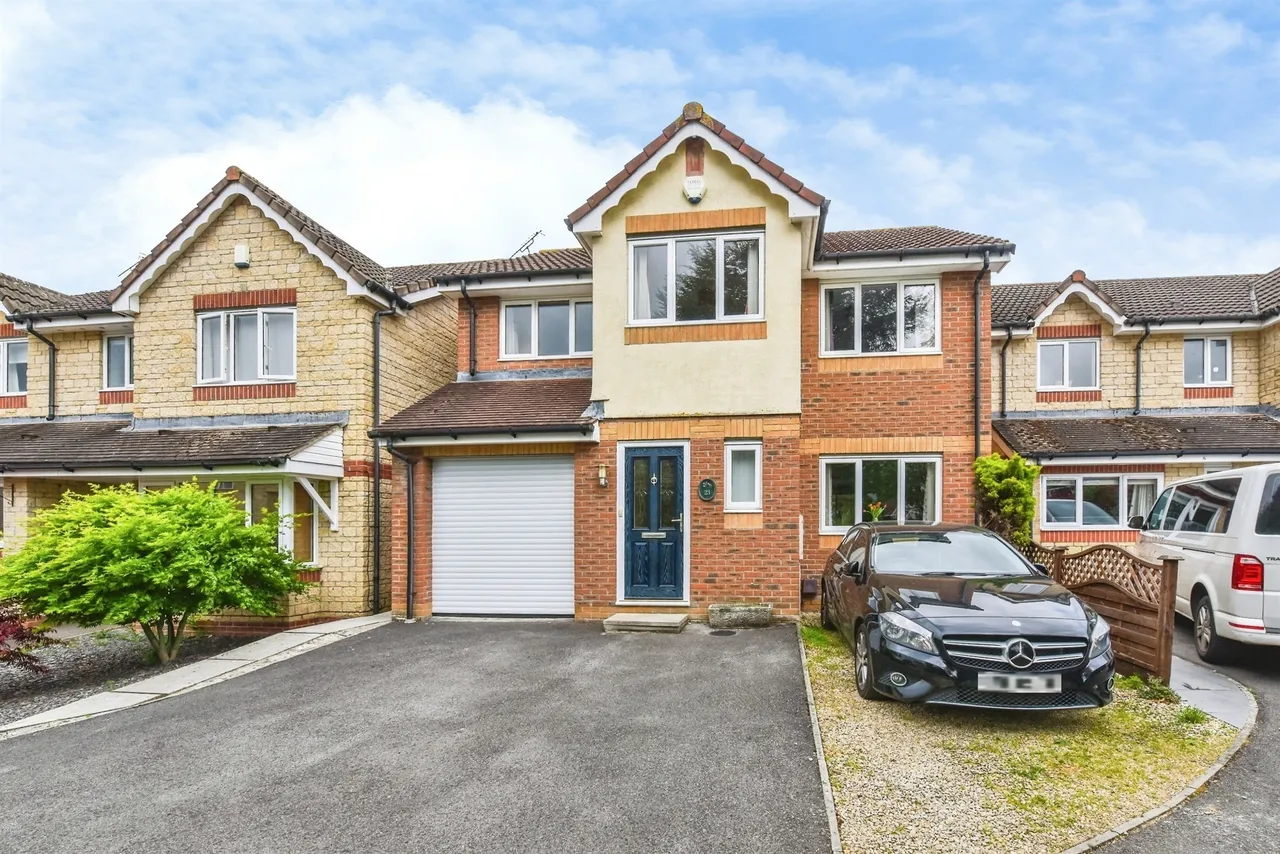 4 bed house for sale — Oak Road, Chippenham