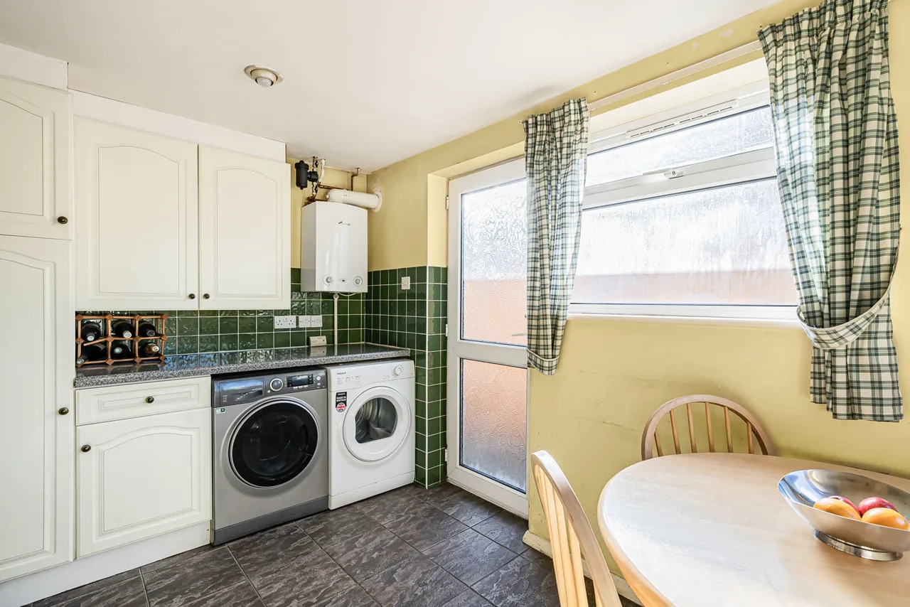 Honeypots Road, Woking, GU22, photo 9