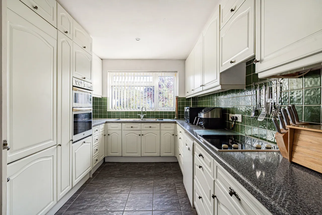 Honeypots Road, Woking, GU22, photo 3