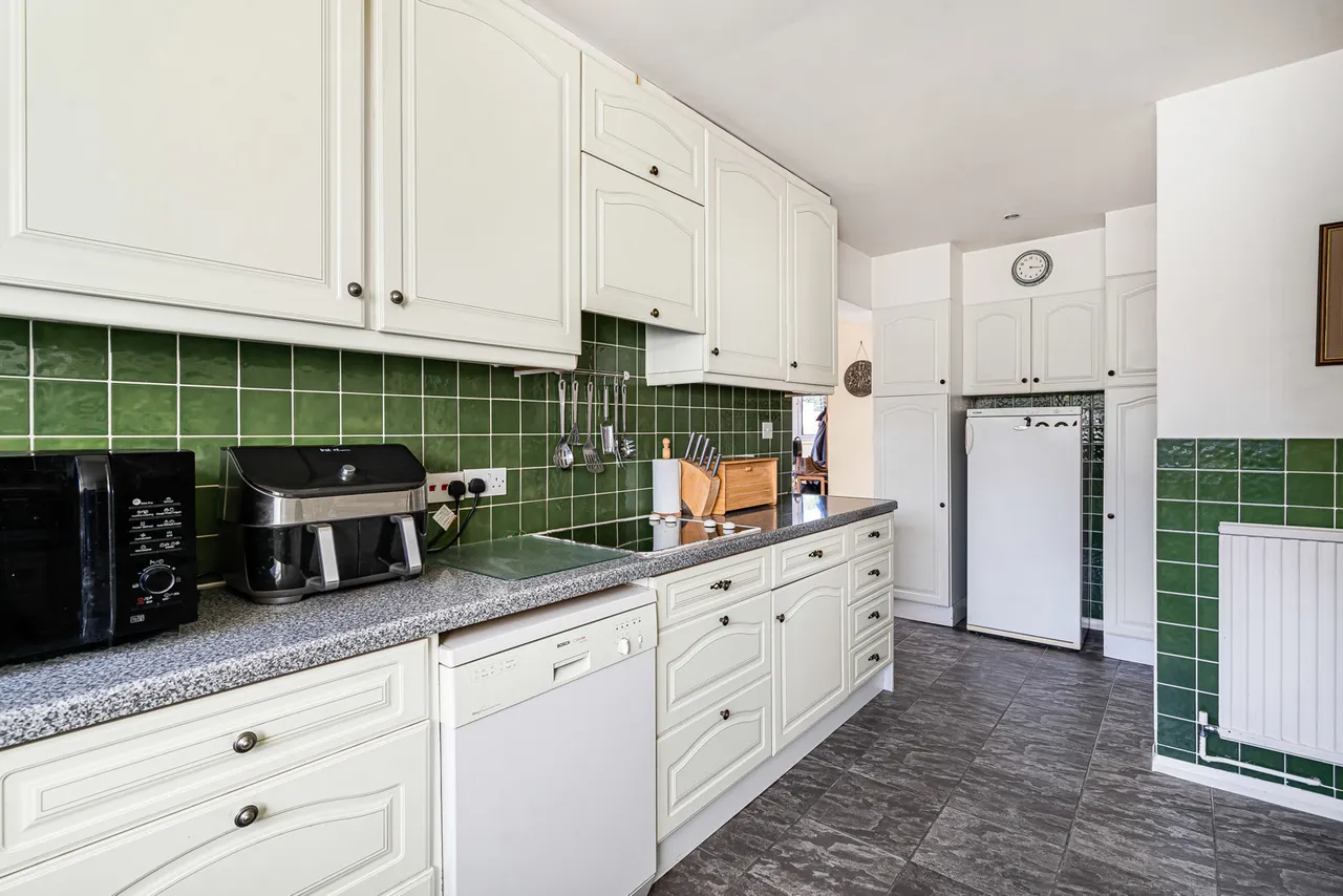 Honeypots Road, Woking, GU22, photo 8