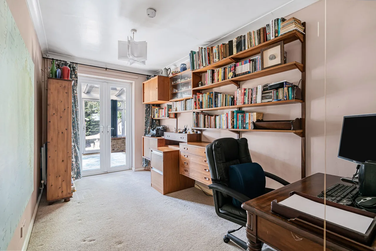 Honeypots Road, Woking, GU22, photo 19