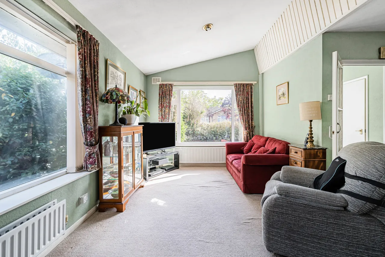 Honeypots Road, Woking, GU22, photo 2