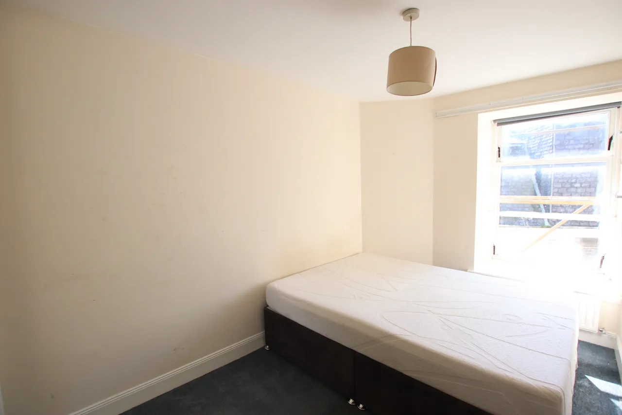 Whitehall Crescent, City Centre, photo 7