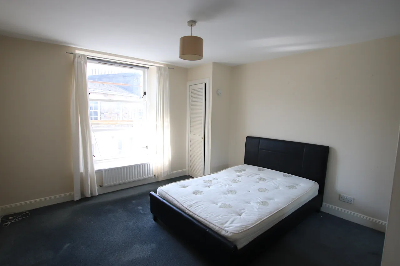 Whitehall Crescent, City Centre, photo 6
