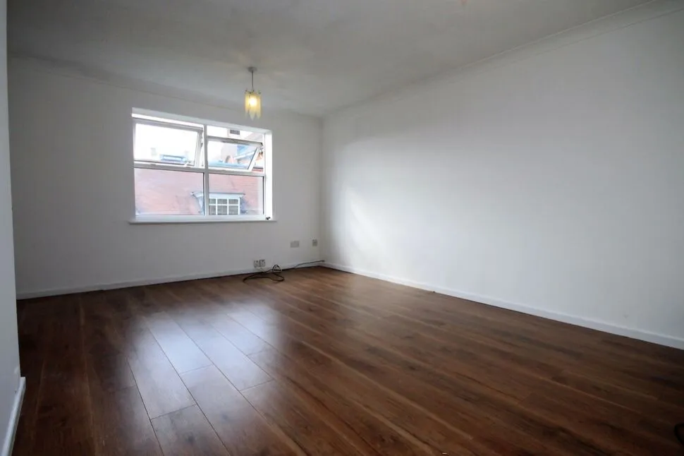 Burns Avenue, Chadwell Heath, RM6, photo 4