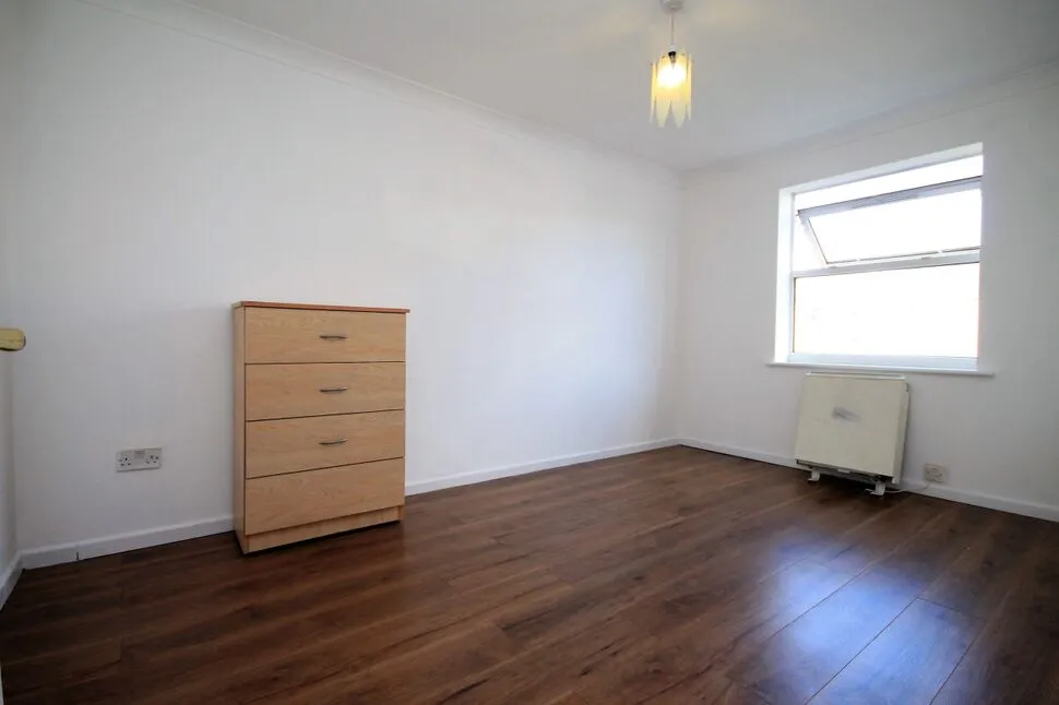 Burns Avenue, Chadwell Heath, RM6, photo 6