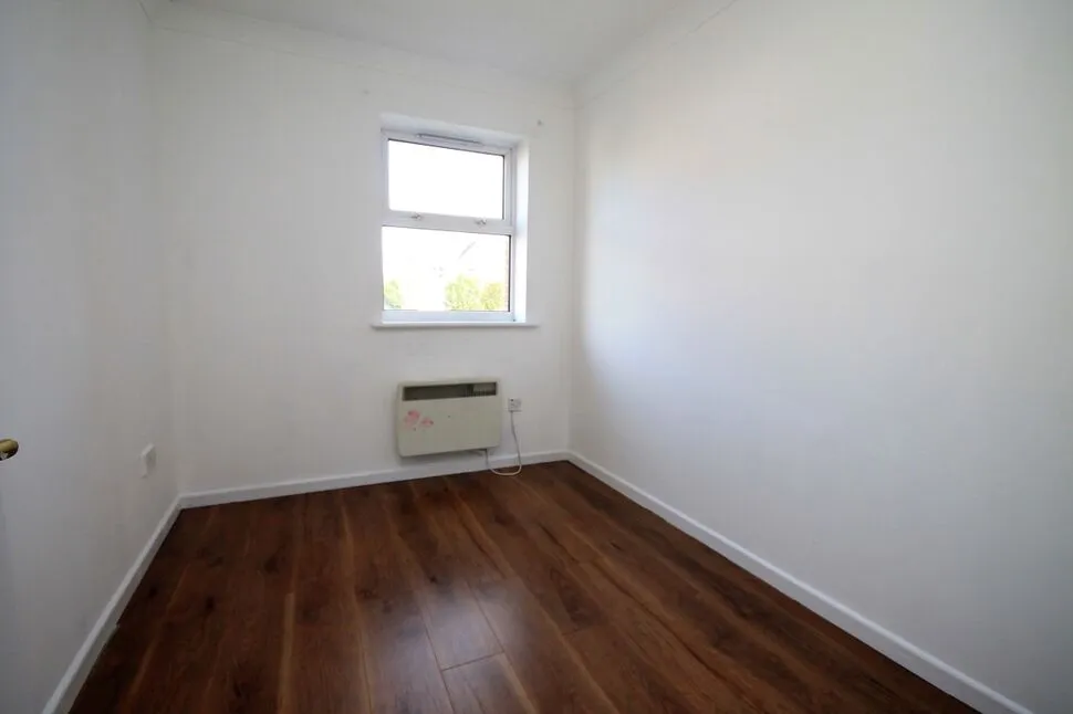 Burns Avenue, Chadwell Heath, RM6, photo 7