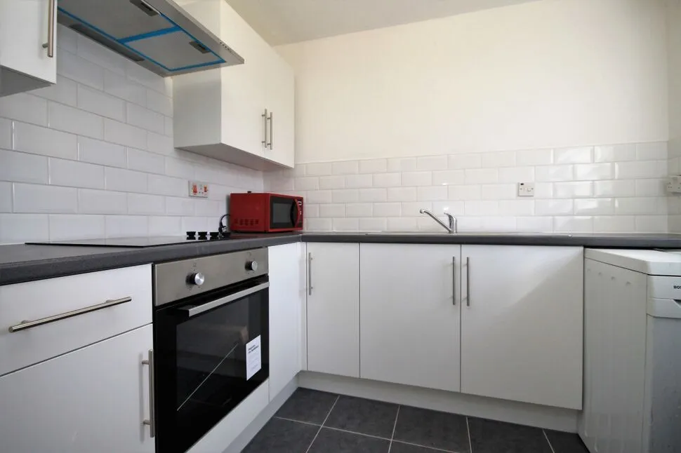 Burns Avenue, Chadwell Heath, RM6, photo 2