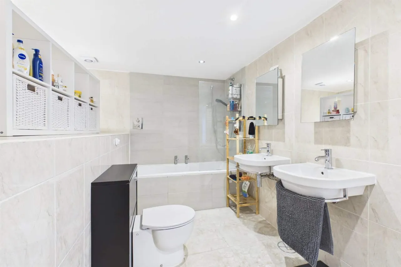 Medwin Street, London, SW4 7RS, photo 8
