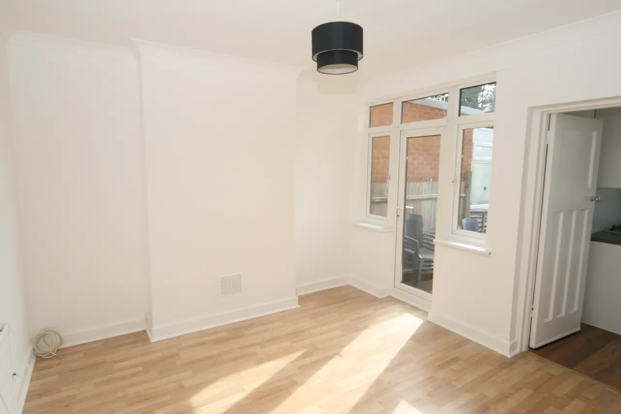 Stanley Avenue, Greenford, UB6, photo 2