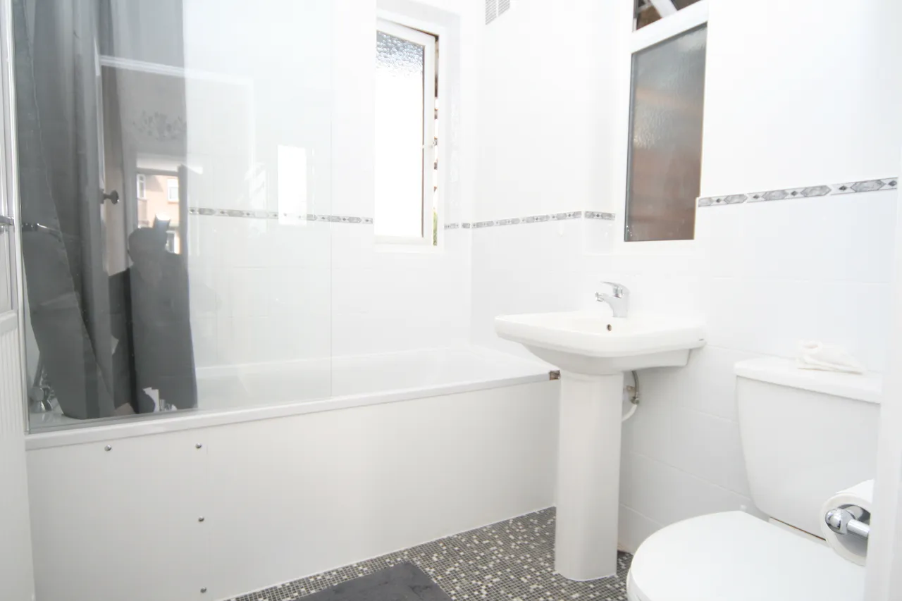 Stanley Avenue, Greenford, UB6, photo 6