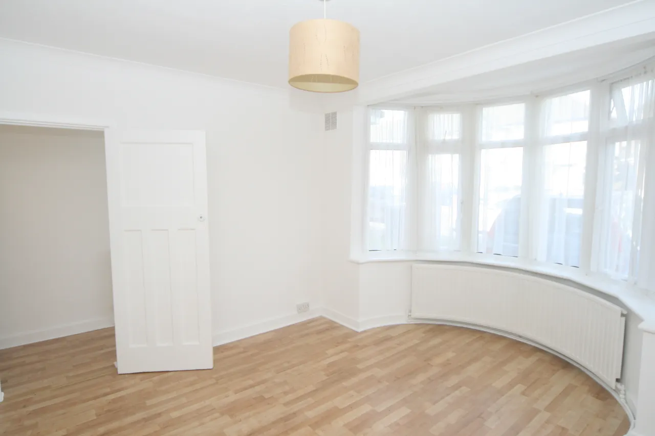 Stanley Avenue, Greenford, UB6, photo 5