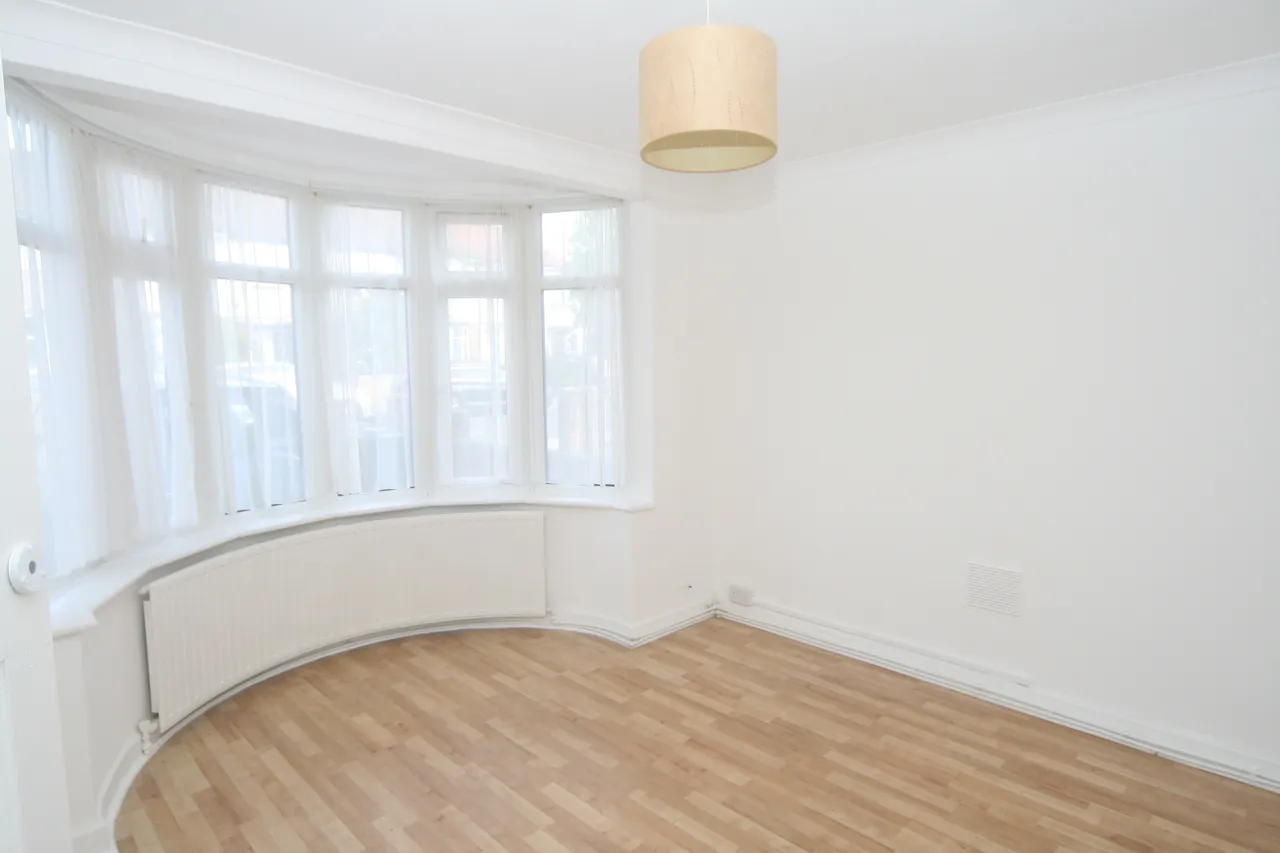Stanley Avenue, Greenford, UB6, photo 4