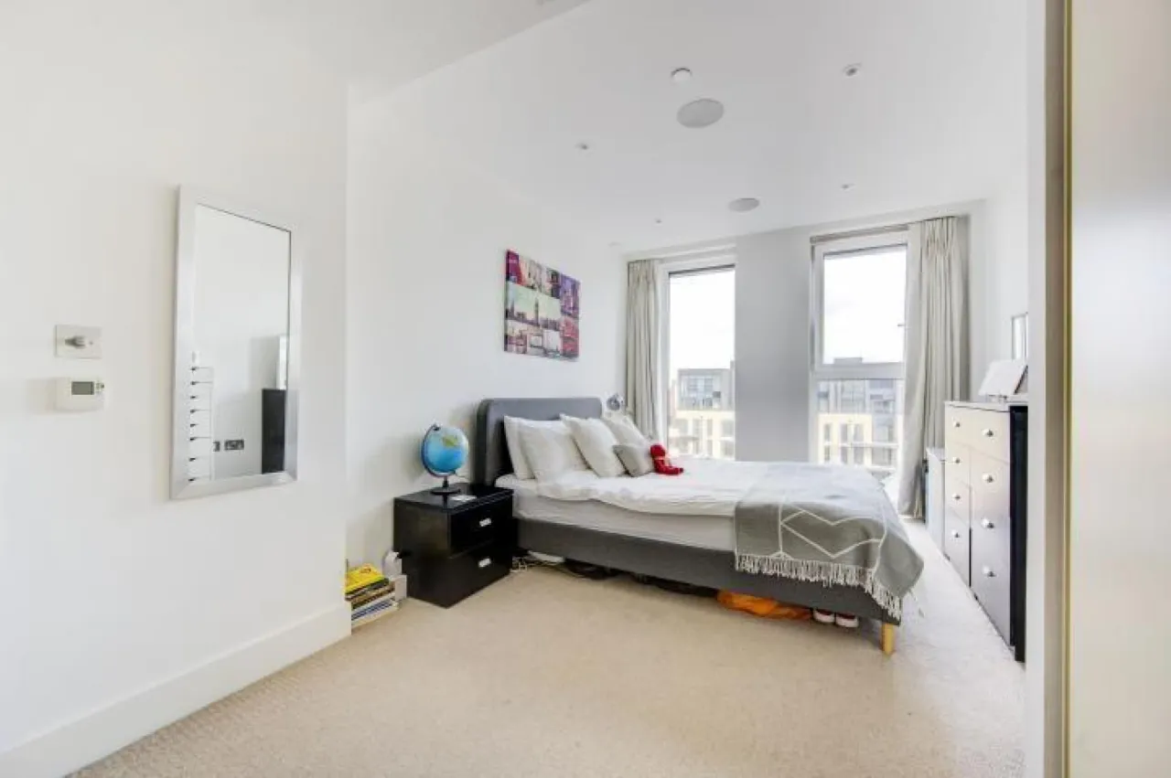 Central Avenue, London, SW6, photo 12