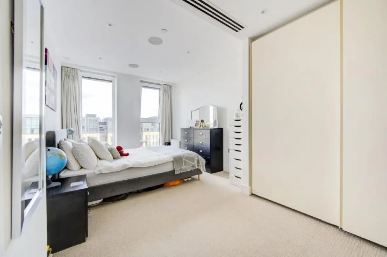 Central Avenue, London, SW6, photo 13